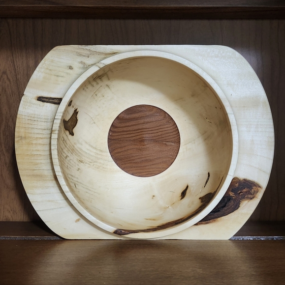 Hand-turned wooden bowl - Picture 4 of 5